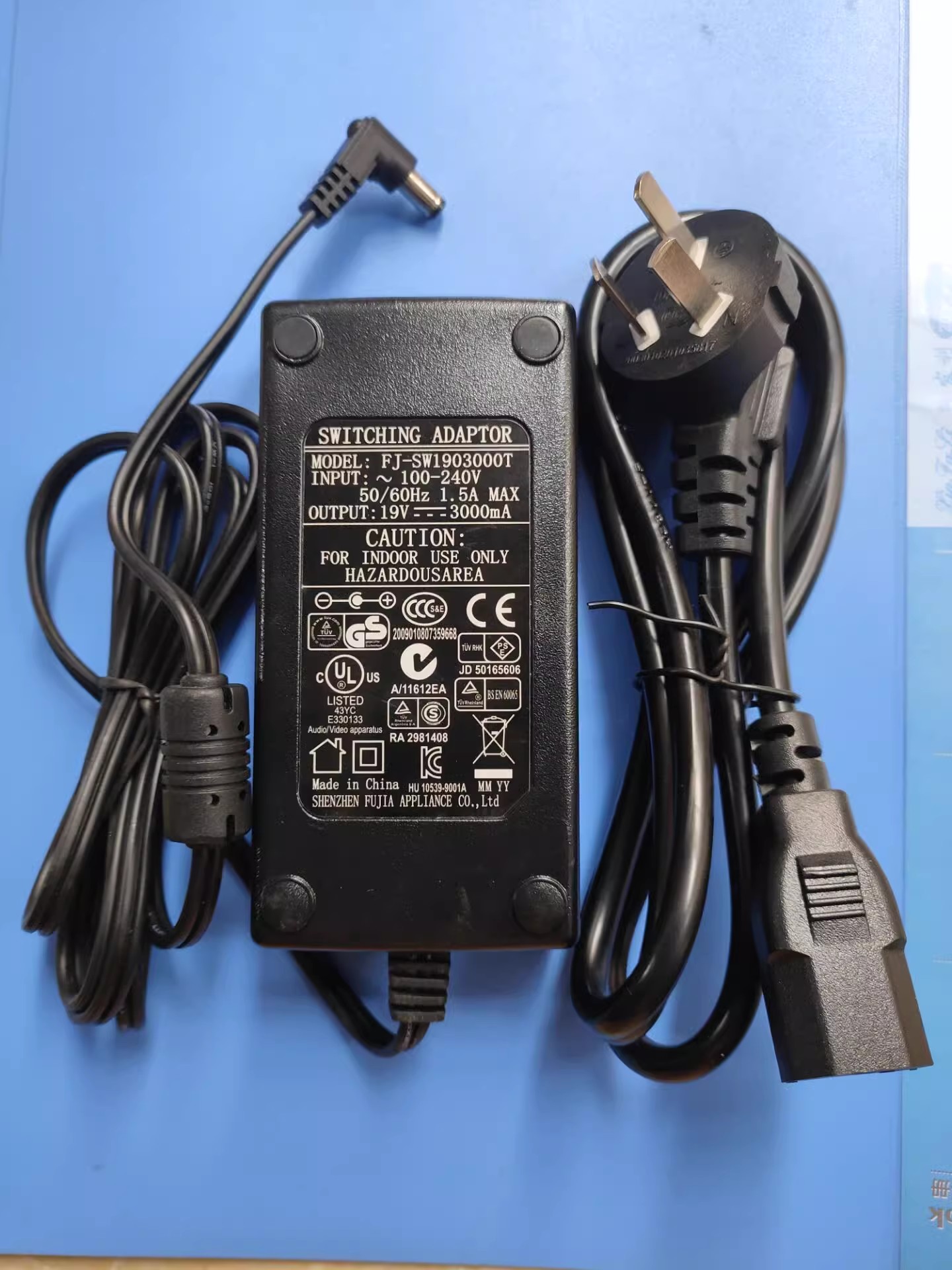 *Brand NEW*AC100-240V 50/60Hz FJ 19V 3000MA AC DC ADAPTHE FJ-SW1903000T POWER Supply